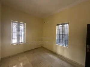 2bdrm Apartment in Lekki Phase 1 for rent