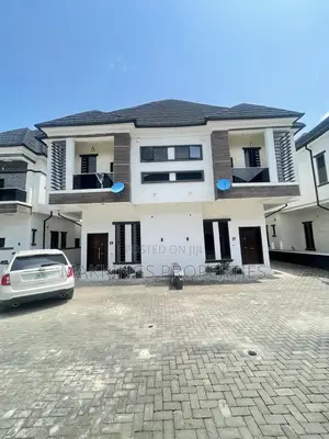4bdrm Duplex in Chevron for sale