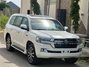 Toyota Land Cruiser 2019 White