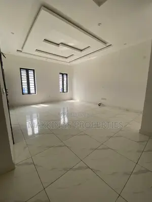 2bdrm Apartment in Lekki Phase 1 for rent