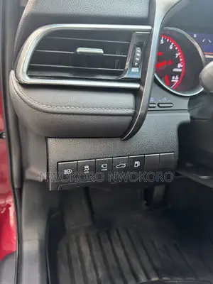Toyota Camry XSE FWD (2.5L 4cyl 8AM) 2018 Red