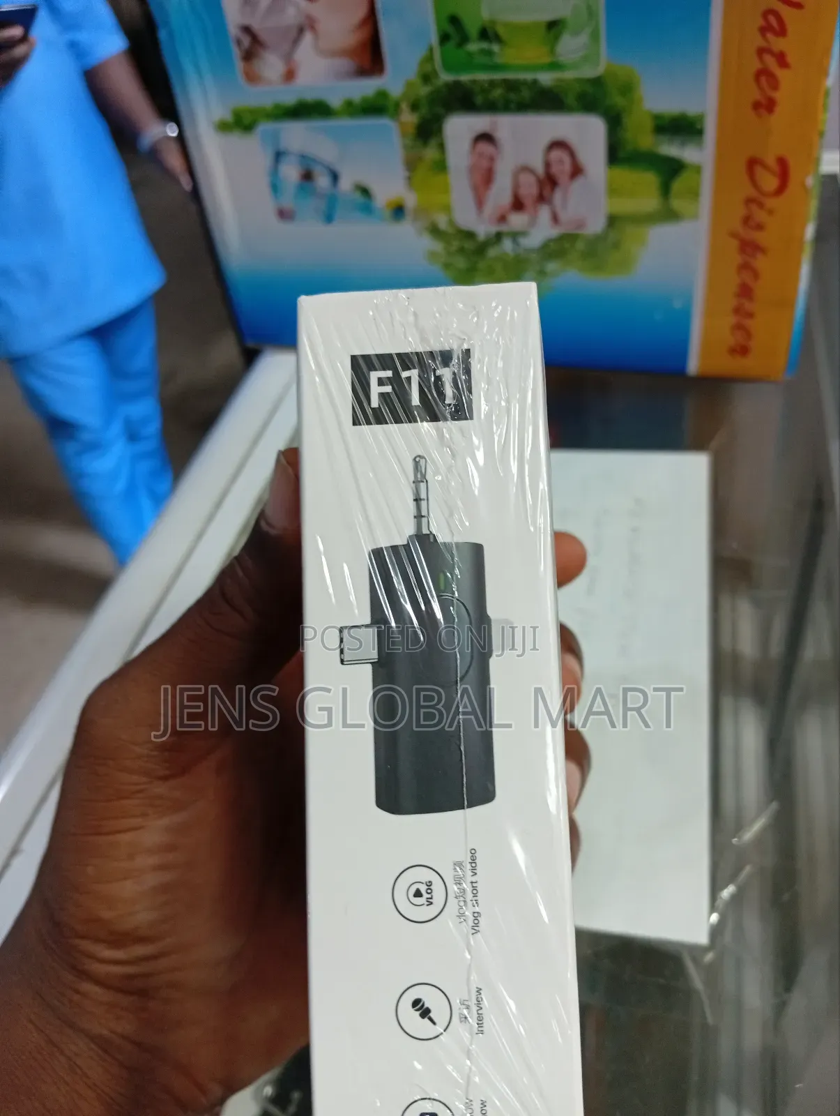 Wireless Microphone With Noise Cancellation