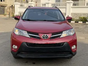 Toyota RAV4 XLE 4dr SUV AWD (2.5L 4cyl 6A) 2015 Red