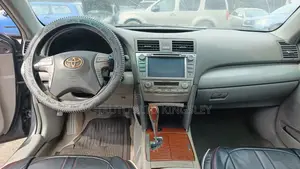 Toyota Camry XLE 4dr Sedan (2.5L 4cyl 6AM) 2010 Gray