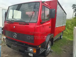 Mercedes Benz 814 Trampoline (Red)