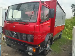 Mercedes Benz 814 Trampoline (Red)