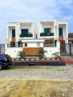 Furnished 5bdrm Duplex in Chevron for sale