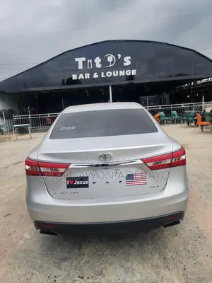 Toyota Avalon XLE Premium Sedan FWD (3.5L 6cyl 6A) 2013 Silver