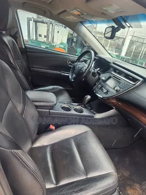 Toyota Avalon XLE Premium Sedan FWD (3.5L 6cyl 6A) 2013 Silver