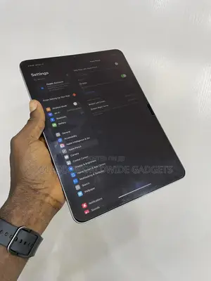 Apple iPad Pro (2022) 128 GB Gray
