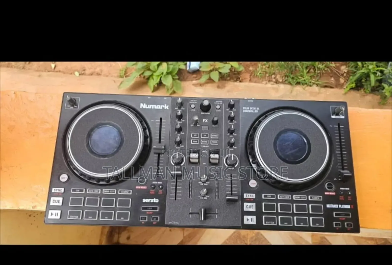 Numark Mixtrack Platinum Fx