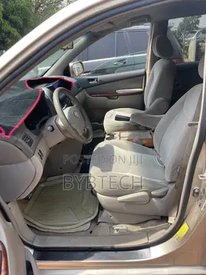 Toyota Sienna XLE AWD 2006 Gold