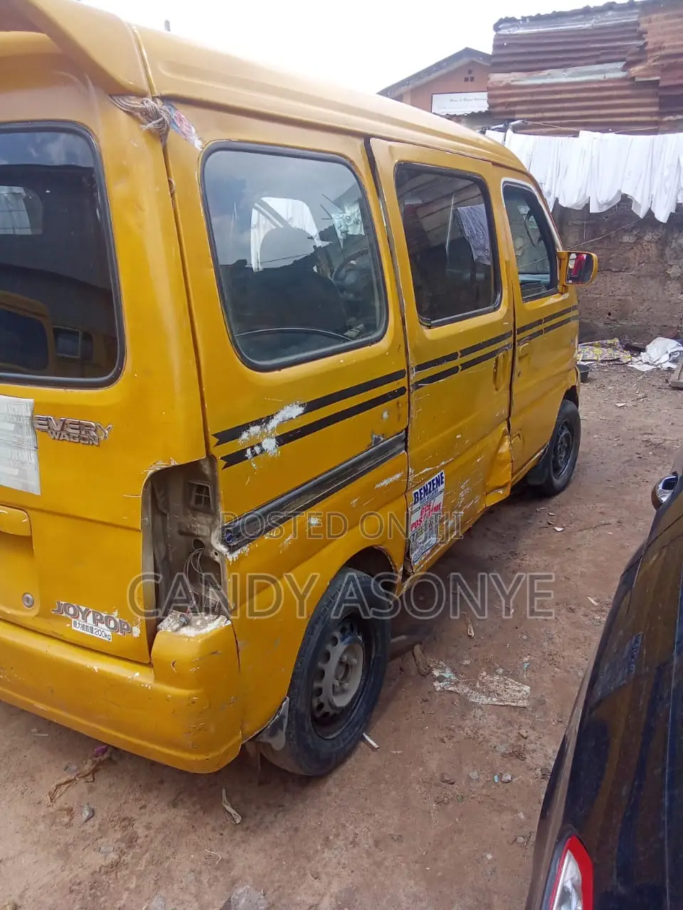 Toyota Regius 2000 Yellow