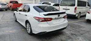 Toyota Camry LE FWD (2.5L 4cyl 8AM) 2018 White