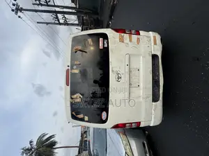 Toyota HiAce 2010 White