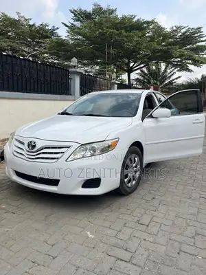 Toyota Camry LE 4dr Sedan (2.5L 4cyl 6AM) 2010 White