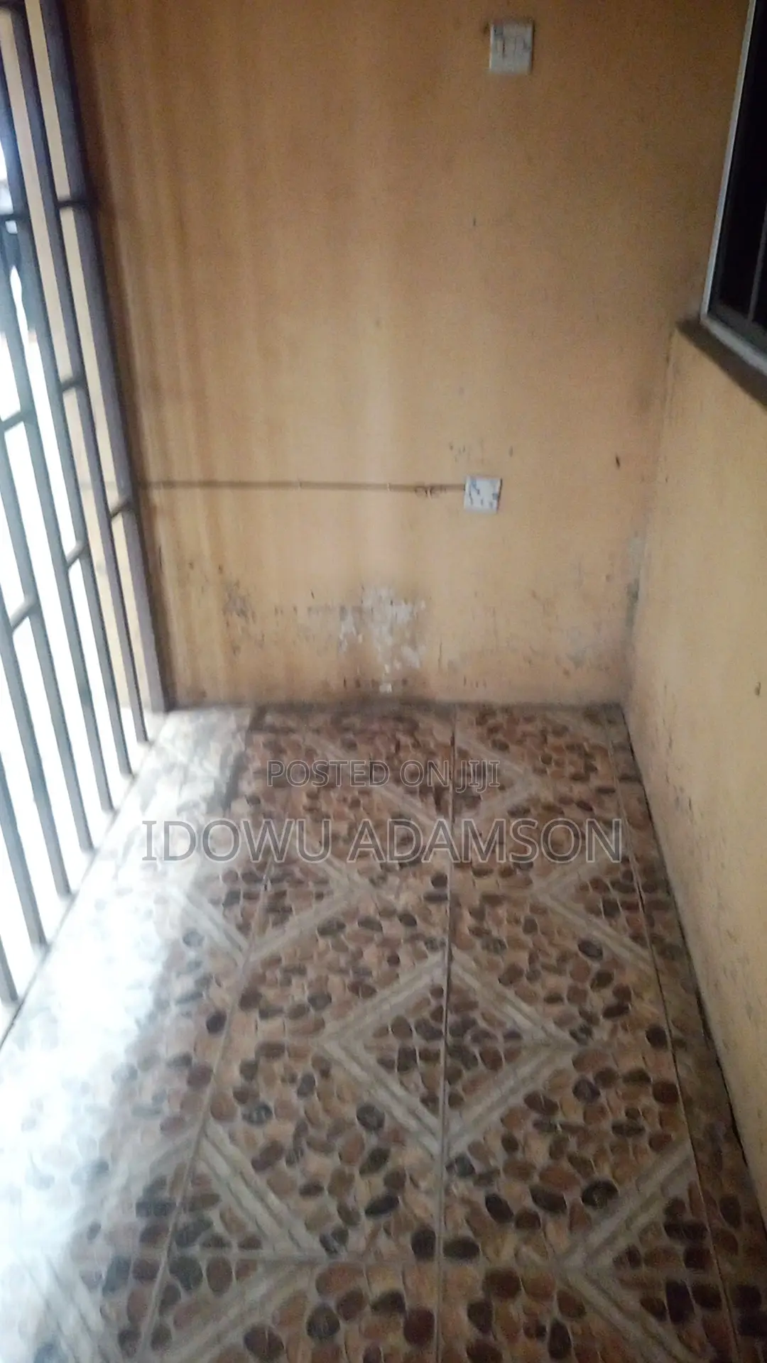Mini Flat and Self Con