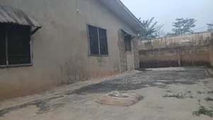 5bdrm Bungalow in Bodija, Ibadan for sale