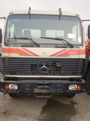 Mercedes-Benz Tipper Truck With Tipping and 6tyres