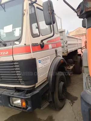 Mercedes-Benz Tipper Truck With Tipping and 6tyres