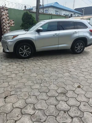 Toyota Highlander XLE 4x4 V6 (3.5L 6cyl 8A) 2018 Red