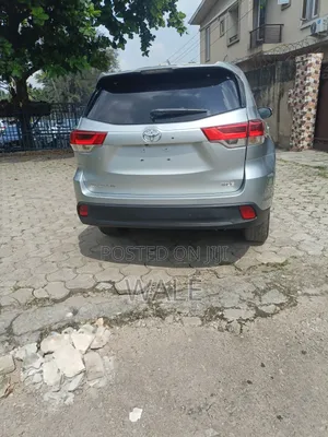 Toyota Highlander XLE 4x4 V6 (3.5L 6cyl 8A) 2018 Red