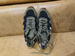 Used Army Green Sneakers 44