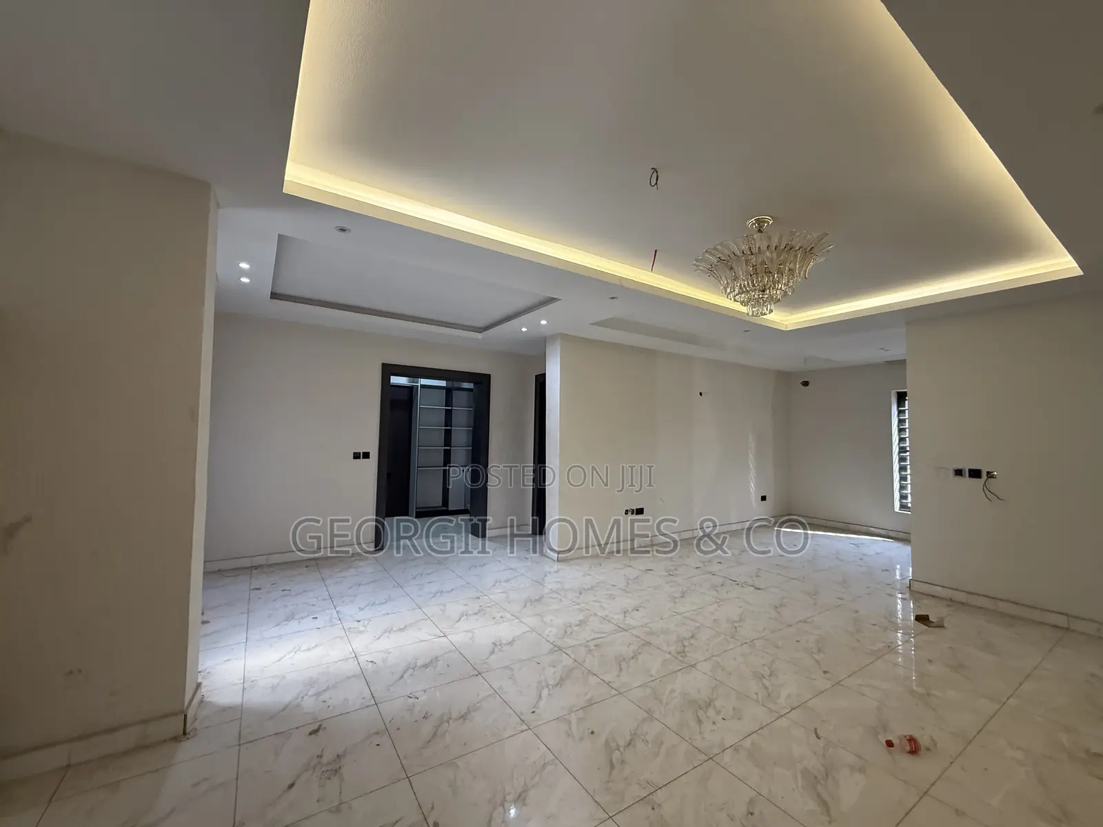 6bdrm Townhouse/Terrace in Utako for sale