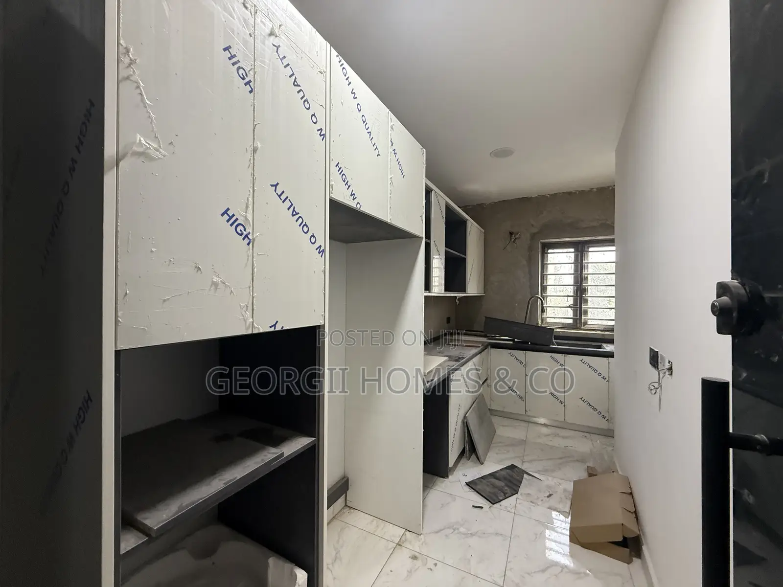 6bdrm Townhouse/Terrace in Utako for sale