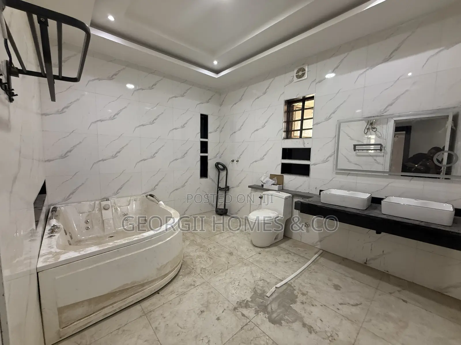 6bdrm Townhouse/Terrace in Utako for sale