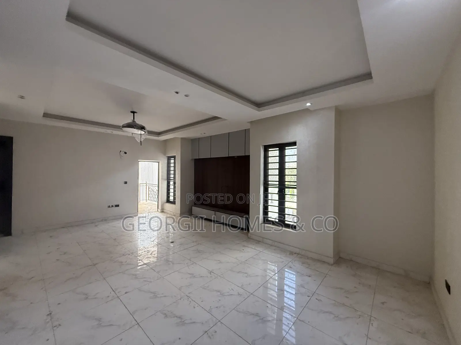6bdrm Townhouse/Terrace in Utako for sale
