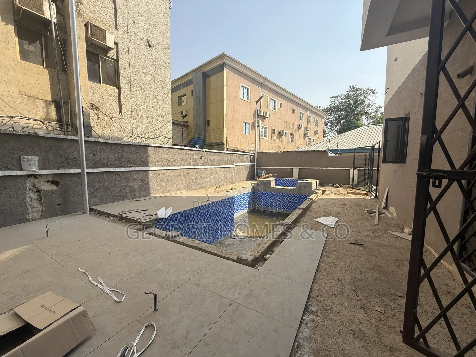 6bdrm Townhouse/Terrace in Utako for sale