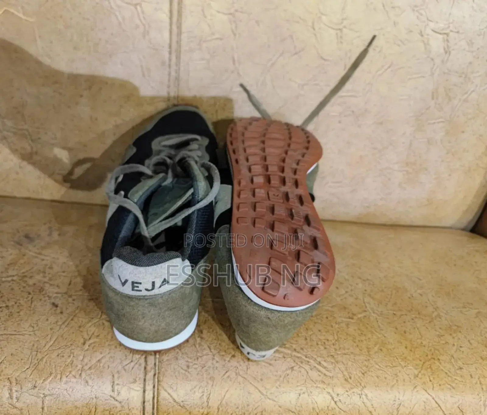 Used Army Green Sneakers 44