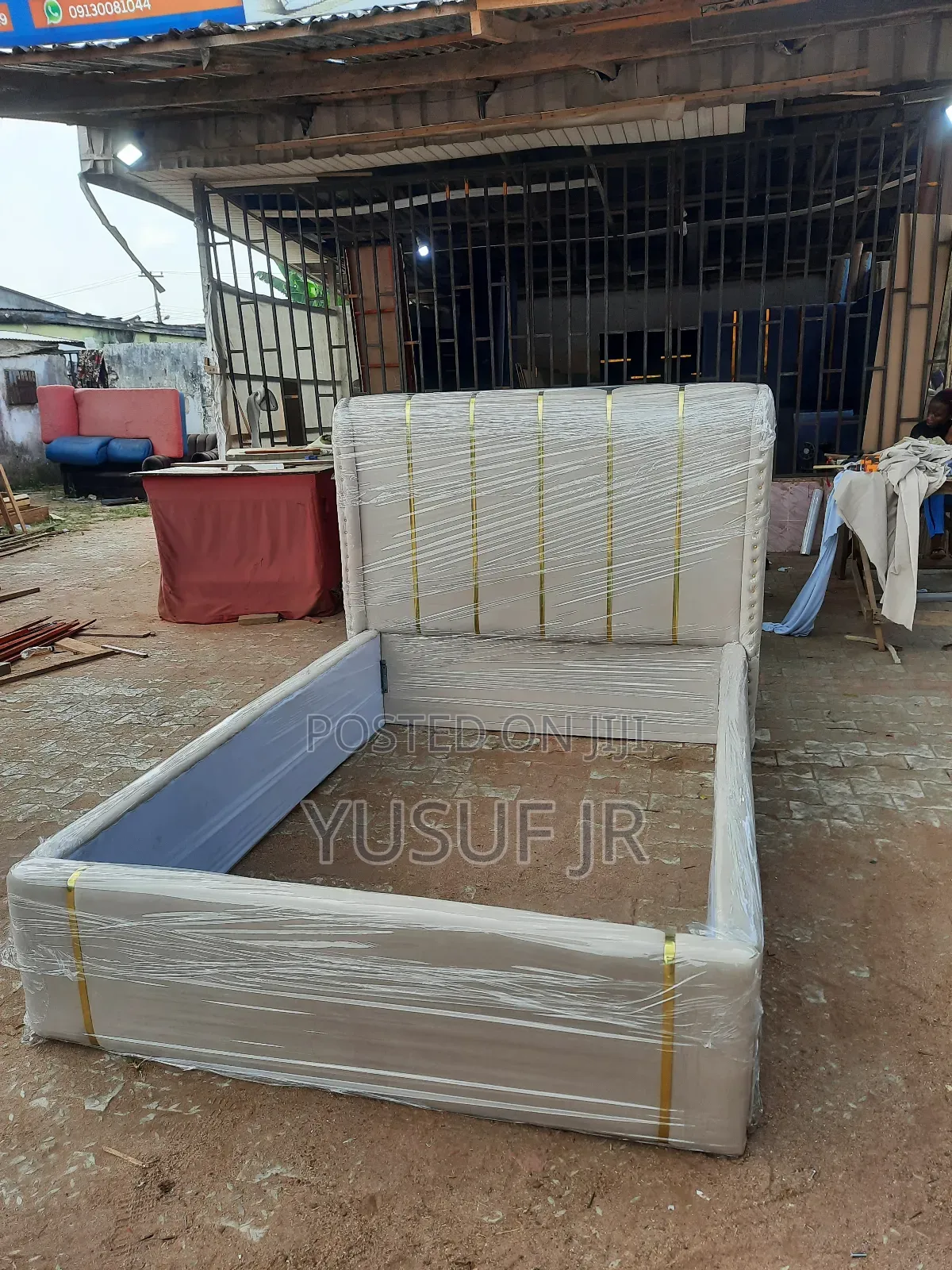Bedframe/Bedstand