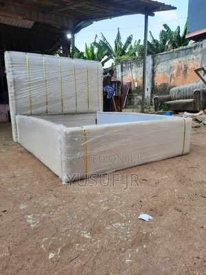 Bedframe/Bedstand