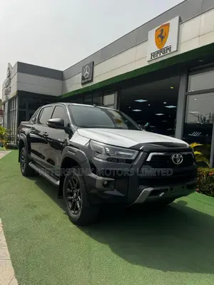 New Toyota Hilux 2025 Black
