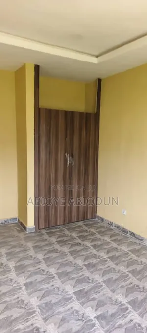 Furnished 3bdrm Block of Flats in Erunwe for rent