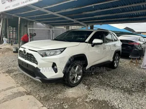 Toyota RAV4 Limited 2021 White