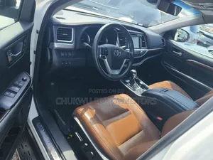 Toyota Highlander Limited Platinum 4x2 V6 (3.5L 6cyl 8A) 2018 White