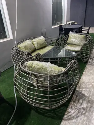Rattan Outdoor Table and Chairs 5 Seater’S Capacity