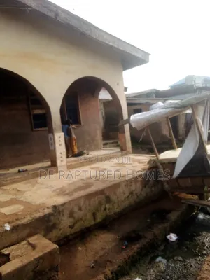 10bdrm Bungalow in Ayobo for sale
