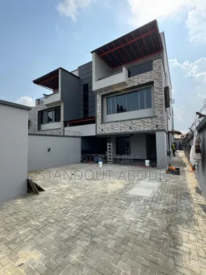 4bdrm Duplex in In A Good Location, Gbagada for sale