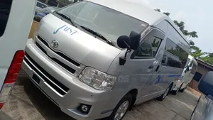 Toyota HiAce 2015 Silver