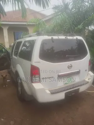 Nissan Pathfinder 2009 White