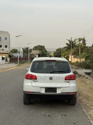 Volkswagen Tiguan SE 4Motion 4dr SUV AWD (2.0L 4cyl Turbo 6A) 2014