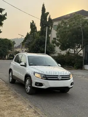 Volkswagen Tiguan SE 4Motion 4dr SUV AWD (2.0L 4cyl Turbo 6A) 2014
