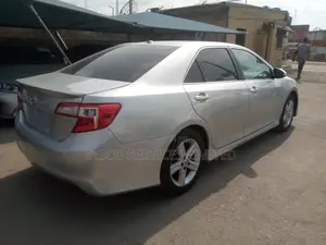 Toyota Camry SE V6 4dr Sedan (3.5L 6cyl 6A) 2013 Silver