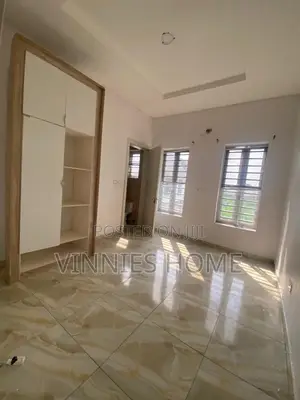 1bdrm Shared Apartment in Oral, Lekki Phase 2 for rent
