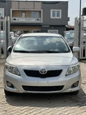 Toyota Corolla LE 4dr Sedan (1.8L 4 cyl 4A) 2009 Silver