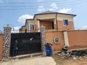 3bdrm Block of Flats in Off Akala Express, Ibadan for sale